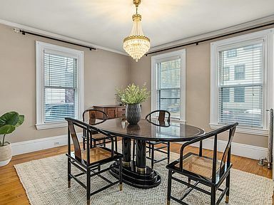 Building Photo - 114 Cabot St