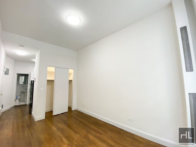 Building Photo - 228 E 89th St