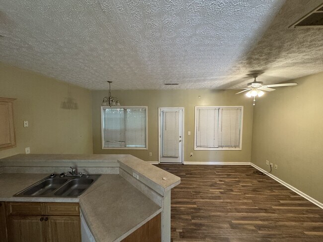 Building Photo - 255 Timber Wolf Trail