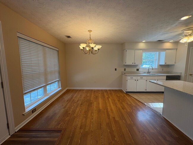 Building Photo - Spacious 3-Bedroom, 2-Bath Home!