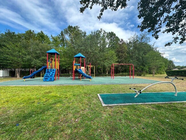 Building Photo - 803 Sandy Ridge Dr