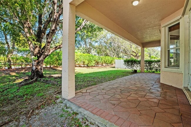 Building Photo - 16301 SW 49th Ct