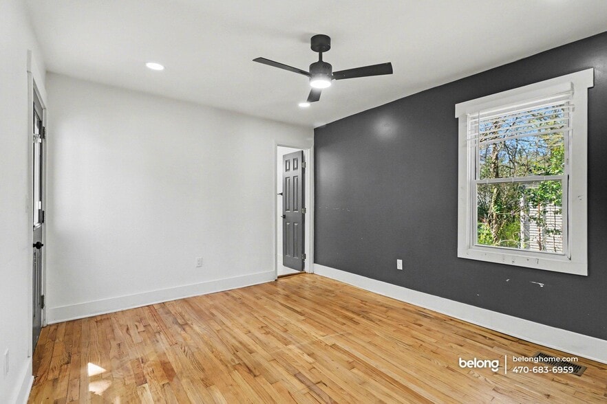 Building Photo - 1866 Thompson Ave