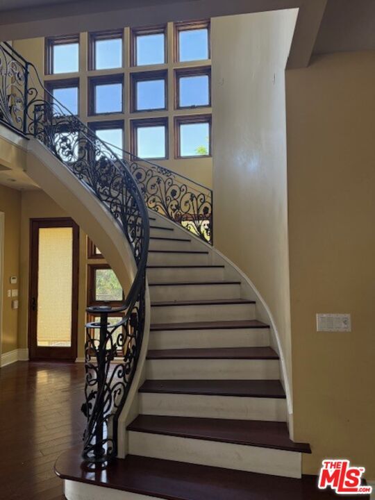 Building Photo - 1126 Yale St