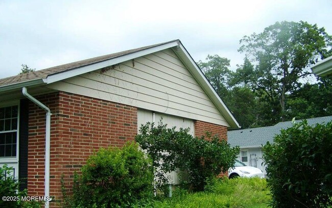 Building Photo - 483B Thornbury Ct