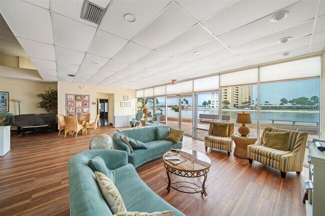 Building Photo - 4725 Cove Cir