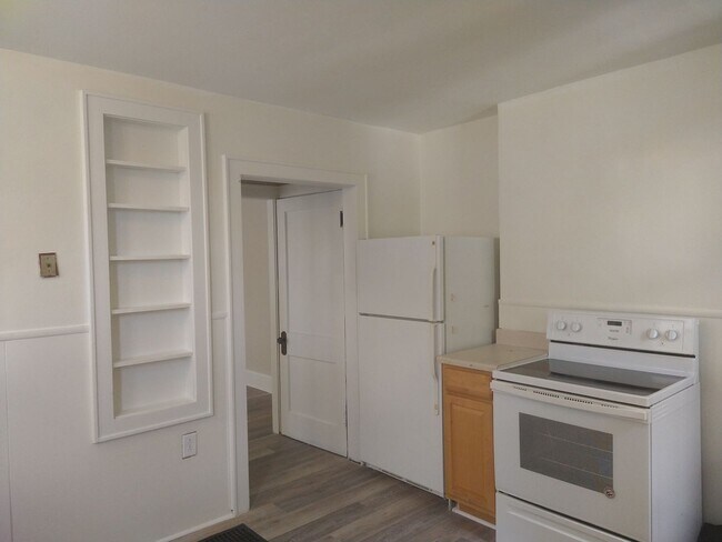 Building Photo - 206-208 N Harris Ave