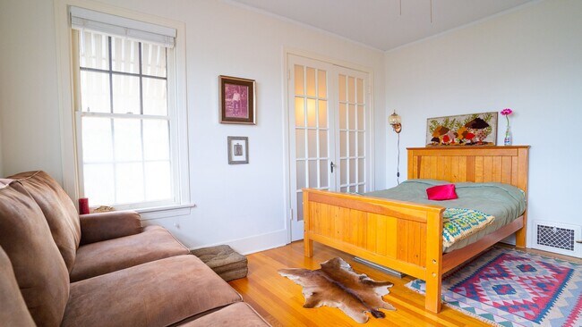 Building Photo - J19(A-B)