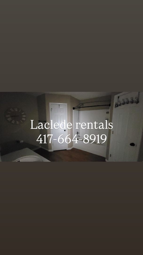 Building Photo - 3 Bedroom 2 Bath with an attached 2 Car Garage