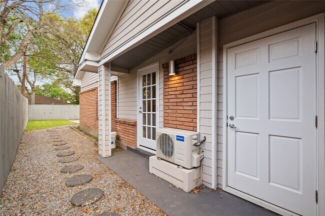 Building Photo - 5001 Nina Lee Ln