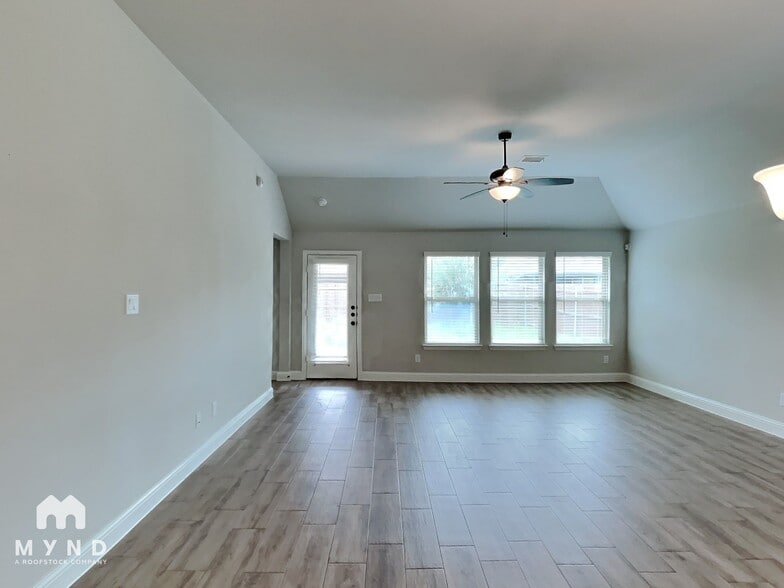 Building Photo - 544 Bradley Dr