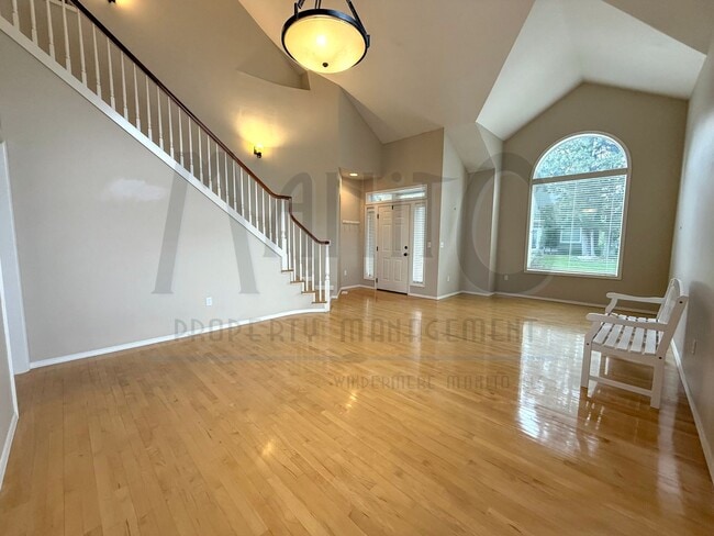 Building Photo - Beautiful Carnahan Crest Townhome