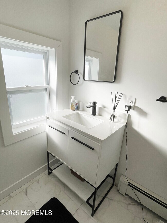 Building Photo - 111 Sheridan Ave