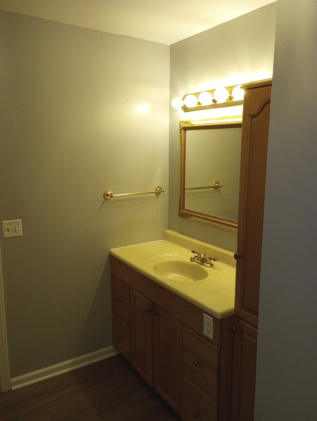 Building Photo - 24 NW 525th Rd