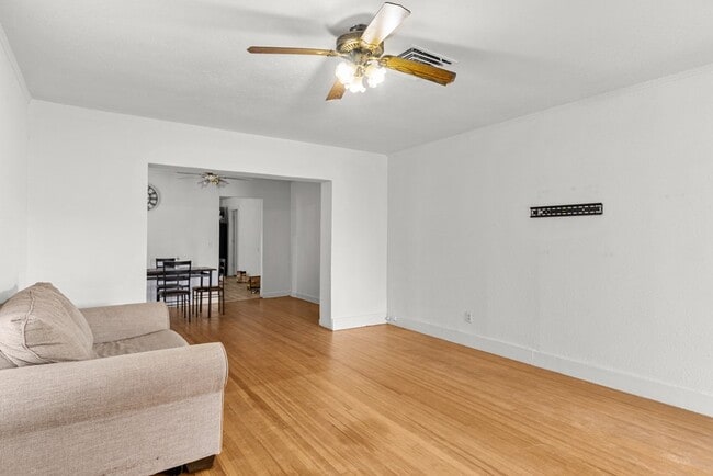 Building Photo - 1322 N Lincoln Ave