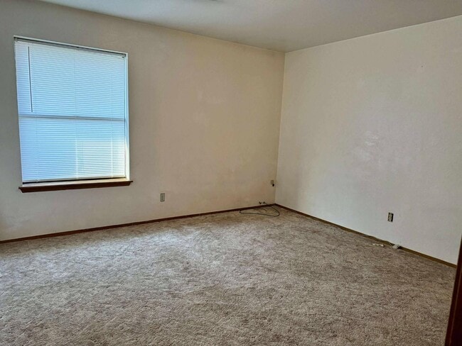 Building Photo - 2908 N Alhambra Dr