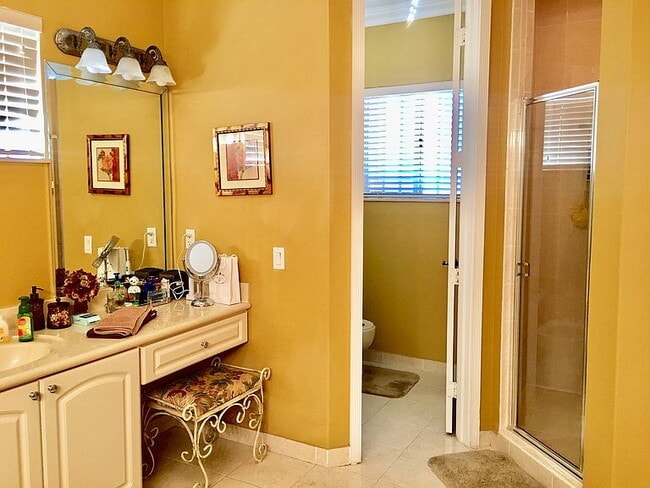 Building Photo - "Spacious 4-Bed Oasis with Granite Elegance & Pool in Miami Lakes"