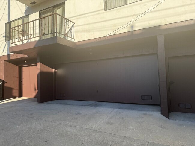 Building Photo - 727 S Alma St