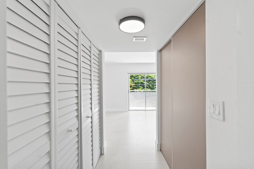 Building Photo - 3597 SW 17th St