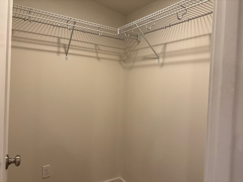 Building Photo - 2505 NE 140th St