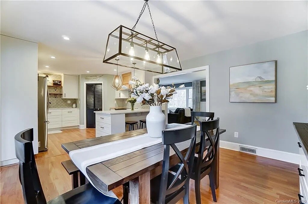 Building Photo - 10700 Forest Dr