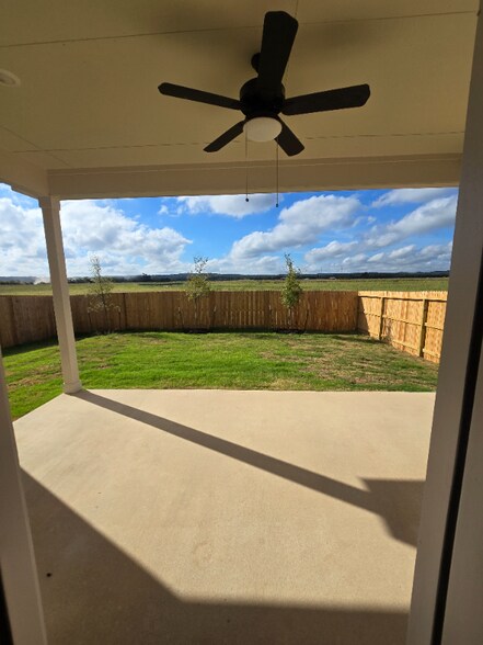 Building Photo - 810 Shatterhand Blvd