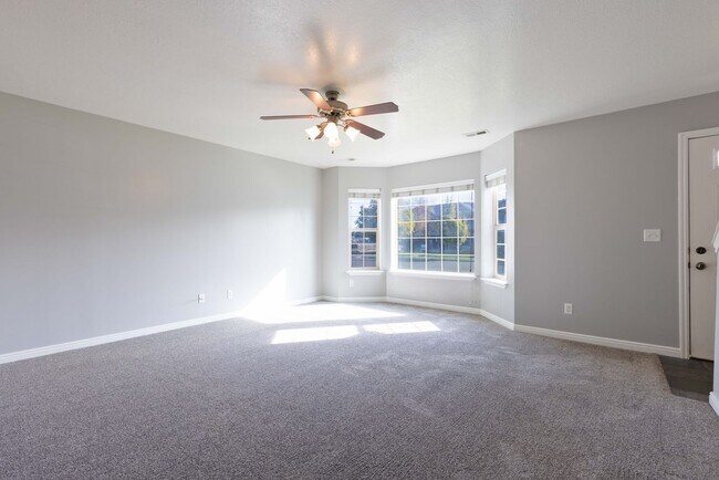 Building Photo - 602 Trejo St
