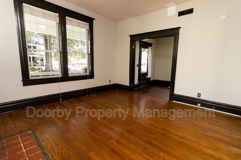 Building Photo - 1704 Duncan Ave