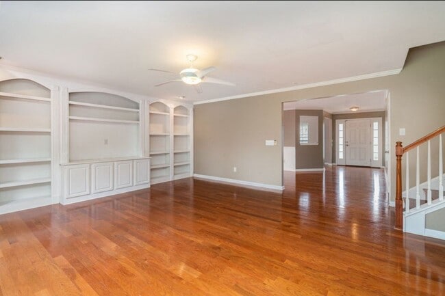 Building Photo - 4 bed/ 2.5 bath in Hermitage TN