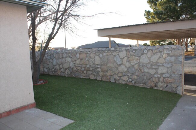 Building Photo - 288 Maricopa Dr
