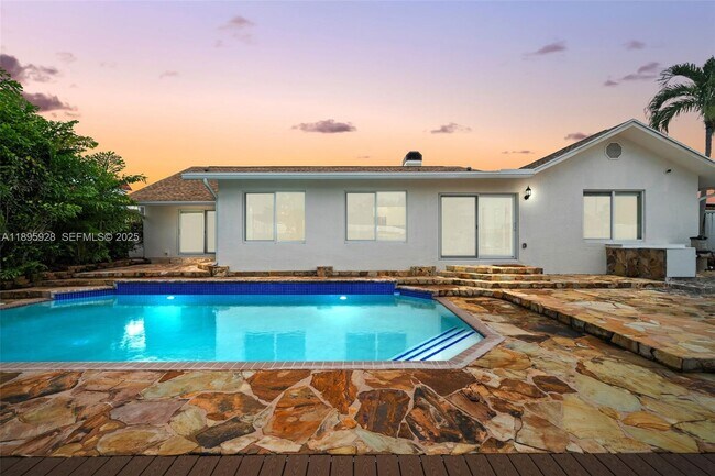 Building Photo - 1412 NE 53rd Ct