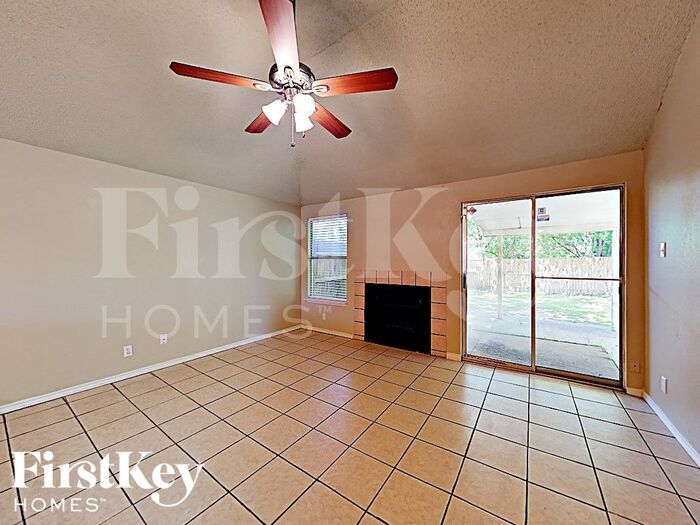 Building Photo - 1409 Grovecrest Dr