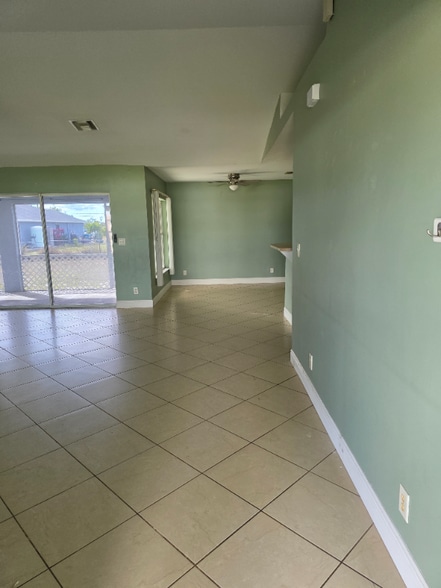 Building Photo - 4124 NE 15th Ave