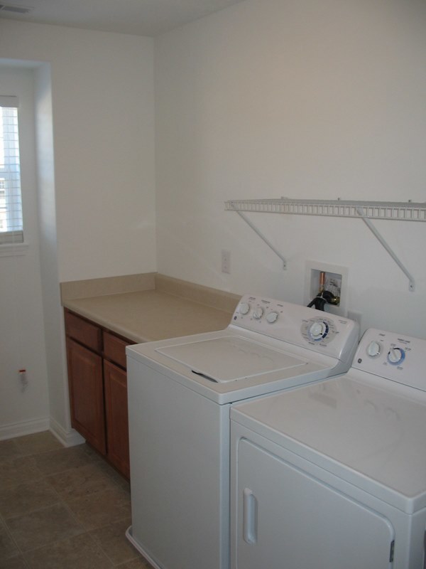 Building Photo - Fishers 4BDRM, 2.5BA home near Hamilton Town Center!