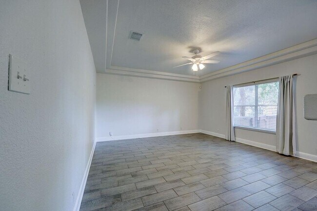 Building Photo - 16608 Shipshaw River Dr