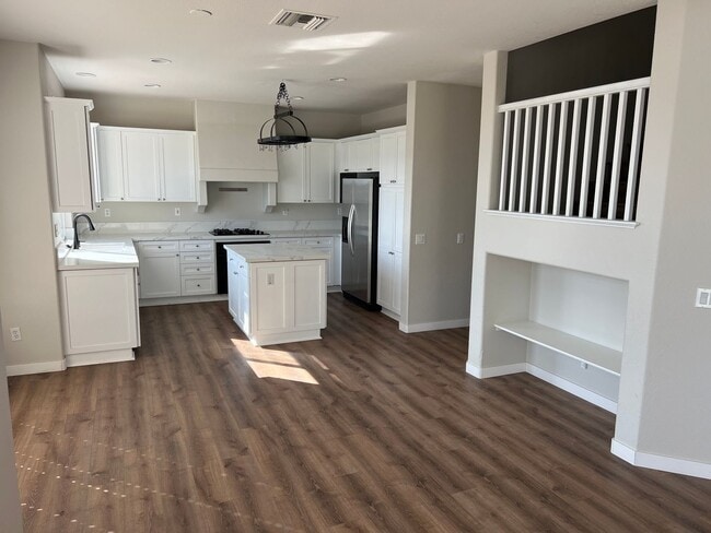 Building Photo - Beautiful home in gated community of Marbr...