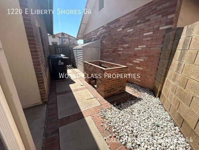 Building Photo - 1220 E Liberty Shores Dr