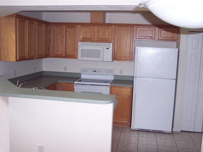 Building Photo - Monticello Condominiums-2 Bedroom/2 Bath w...