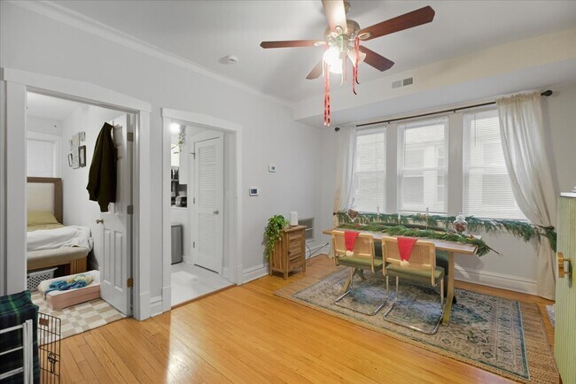 Building Photo - 1123 N Christiana Ave