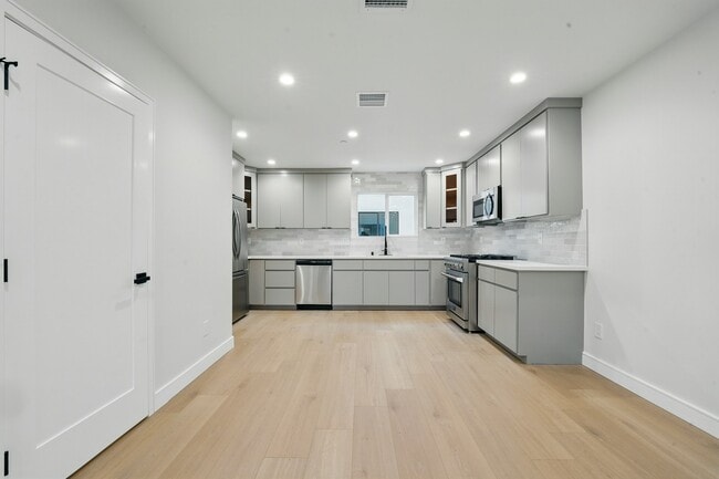Building Photo - 8234 Blackburn Ave