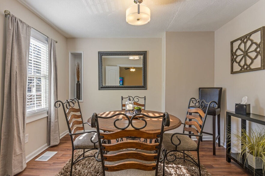 Building Photo - 27 W Ridge Dr SE