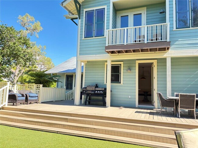 Building Photo - 324 Julia Pl