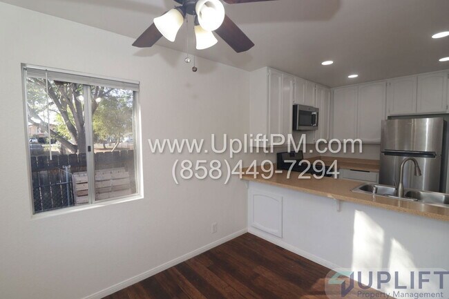 Building Photo - 820 Scranton St