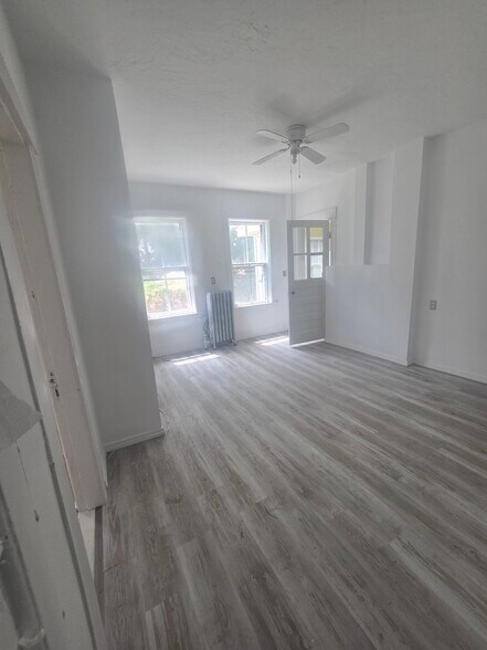 Dining room - 20 Temple St