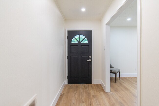 Building Photo - 11523 Bandlon Dr
