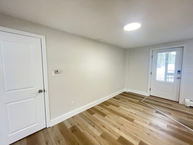 Building Photo - 16 Avon St