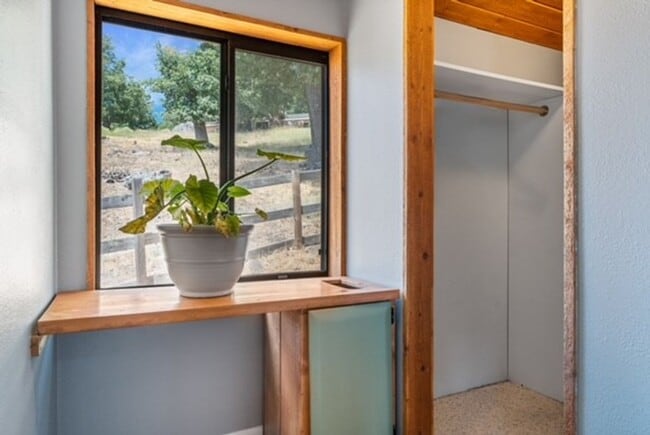 Building Photo - 26120 Deertrail Dr