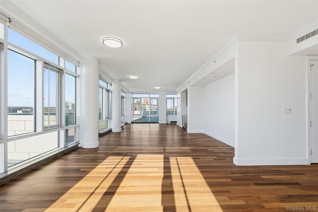 Building Photo - 3220 Arlington Ave