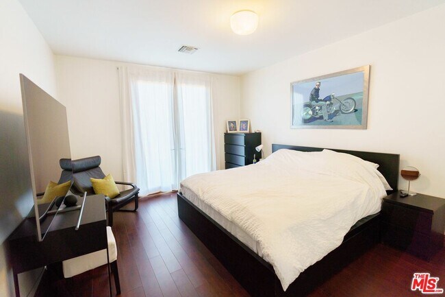 Building Photo - 29282 Circle Dr