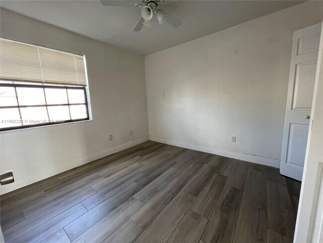 Building Photo - 1042 Adams Ave
